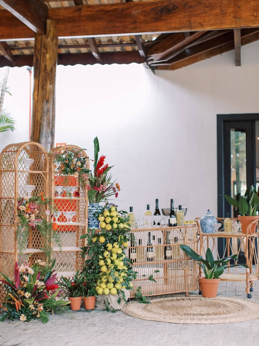 Nosso espaço ficou lindo e aconchegante para nossa Inauguração com os móveis da @casa.cahaya 💚 (3)